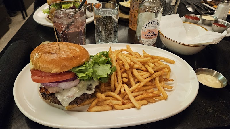 Bâton Rouge Grillhouse & Bar